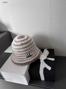 Cappelli a tesa larga per moda ragazza Design a righe a contrasto da donna Cappello da pescatore lavorato a maglia Cappello da signora di alta qualità Inclusa scatola Regalo preferito