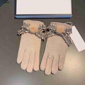 designer girl Five Fingers Gloves Gloves for women Heart shaped diamond decoration Mittens Winter Warm Gift Including brand box