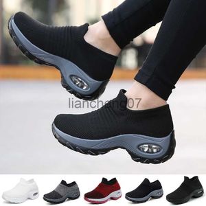 Klänningskor 2022 Kvinnor Casual Shoes Wedge Sneakers Breattable Mesh Soft Sole Air Cushion Rinnande skor Sportskor Slip på plattformskor x0920