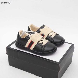 2023 Designer Buty dla dzieci trenerzy pszczół Trenerzy Baby Casual Shoe Sneaker for Boys Girls Rozmiar 24-35, w tym pudełko na buty marki