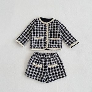 Zestawy odzieży Zestaw dziewczyny 2023 Spring Baby Tweed Tweed Plaid Girl's Dwupoziomowa kurtka marynarska krótkie spodnie Słodko