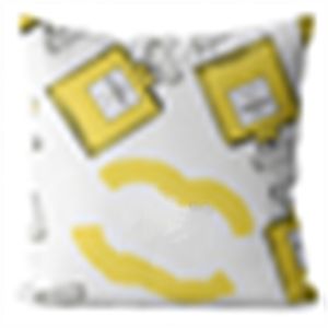 Decorative Pillow Luxury Cushion Christmas Designer Pillowcase Letter Print Fashion Throw Cushions Cotton Pillows Covers Home Textiles 45*45cm