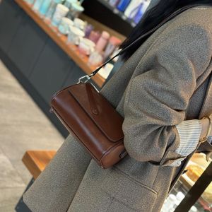 أكياس مسائية عالية الجودة حقيبة أسطوانية جلد بقرة للنساء 2023 كتف لادي مصمم غير رسمي حقيقي