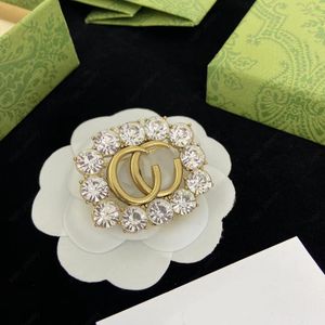 Classic style Pearl Diamond square letter Pins Brooches Brass vintage designer Brooch used for suit sweater dress jewelry high quality with box ww