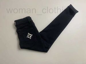 Kvinnors jeansdesigner ny plysch och tjocka små ben jeans för kvinnor från Europa, höst och vinter, hög elasticitet, skinkor lyft, bantning av pennbyxor 8eny