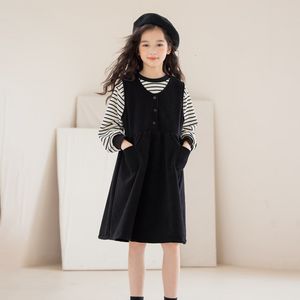 Kläder sätter flickkläder kläder randig långärmad tshirts topp Big Kids Vest Dress Twopiece Set för Teen Korea Autumn 230919