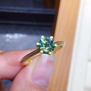 Cluster Rings 24k Gold Solitaire 1CT Green Moissanite Ring 925 Sterling Silver Engagement Wedding Band för Women Bridal Party Jewelry