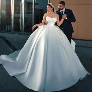 Białe sukienki ślubne A-Line Strapy Spaghetti Stroje Beksynki Satin Satin Princess Wedding Suknie