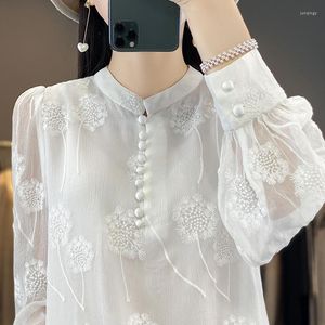 女性用ブラウス夏の軽量のタンポイオン刺繍中の白いシルクシャツスタンディングネックバッグバックルランタンスリーブルーズトップ