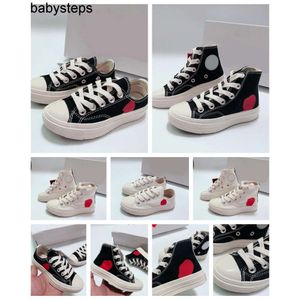 Mode spädbarn stora barn stickande för flickor pojkar kärlek canvas designer löpskor baby barn andas svart klättring casual sneakers småbarn tränare 23-36