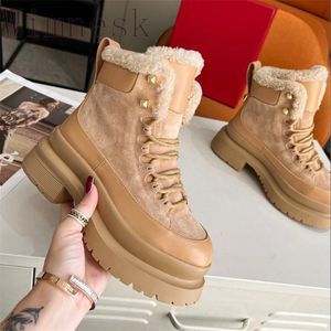 Botas inverno redondo dedo do pé grosso sola mulheres quentes lã rendas até rebite decoração altura aumento antiderrapante casual mulher curta 230920