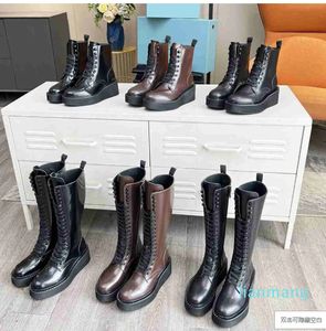 Toppkvalitet Casual Shoes Autumnwinter New Lug Thick Sole Martin Long Boots Top Class Womens Black Platform Over Knee Leather Motorcycle Boots W