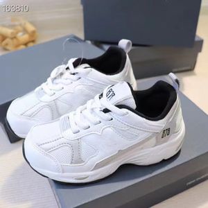 Kleinkindschuh, weißer Junge, Fußball-Sneaker, Stiefel, Designer-Laufschuhe für kleine Mädchen, Outdoor-Laufschuhe, Sneaker, Versand mit Box