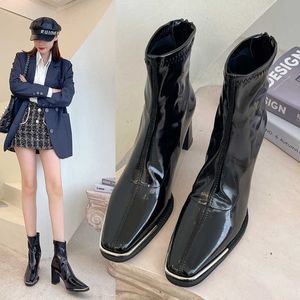 Kendou Little White Mid Sleeve Boots Metal Square Head Elastic Thin Lacquer Leather Black Mix och Match Single Thick Heel High Short 230830