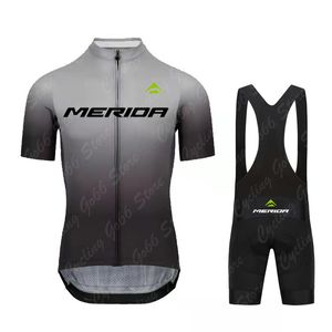 Set di maglie da ciclismo Set di maglie da ciclismo estive Set estivo da uomo Abbigliamento da bicicletta Camicie da bici da strada Completo da ciclismo Pantaloncini con bretelle MTB Ropa Maillot Merida 230919