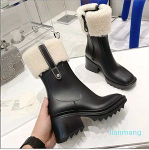 En kaliteli gündelik ayakkabılar tasarımcısı kadınlar yağmur boot betty beated fermuarlı midcalf motosiklet botları pvc kauçuk kare kalın topuk platformu su geçirmez welly rainsho