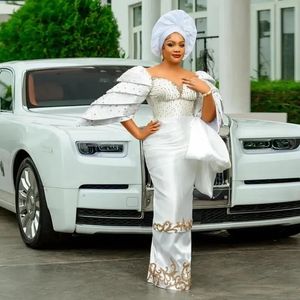 Traditionella nigerianska vita balklänningar mode 3D Korta ärmar Tiered Beading African Formals Off Axla Evening Party Gown