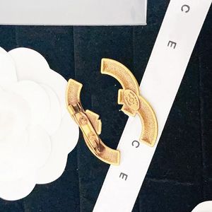 Projektantka broszka prezentowa 18k złota broszka dla kobiet szpilki stempla broszka wiosna vintage projektowanie biżuterii Znakomity projekt