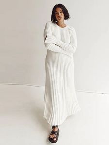 Basic Casual Dresses Solid Color Round Neck Long Sleeved Knitted Dress Women Pleated Slim White Long Robes Summer Lady Office Streetwear Vestido 230920