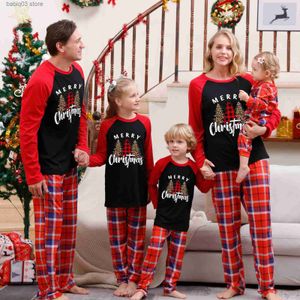 Familie Matching Outfits 2024 Nieuwjaarskostuums Mom Daughter DaD -zoon Matching kleding Soft Loose 2 stuks Pyjama Set Baby Romper Christmas Family Look T230921