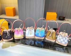 مصممة العلامة التجارية النساء العملة المعدنية المحافظات الملونة التدرج الملون Mini Handbag Clutcs Bags العلامة التجارية الأبيض بلود أحرف البني أكياس الدلو السيدات حقائب محفظة قلادة سحر Keychain