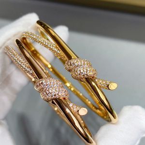 Bangle European Rose Gold Rope Knot Armband Women's High-End mode lyxmärke Högkvalitativ smycken Party Gift 230921