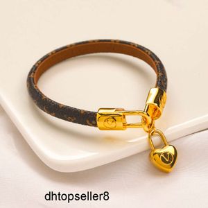 top Popular Highend Bangle Bracelet Set Designer Jewelry Heart Bracelet European Brand leather Pendant Necklace 18 Goldplated Love Letter Family Gifts Bracelet Se
