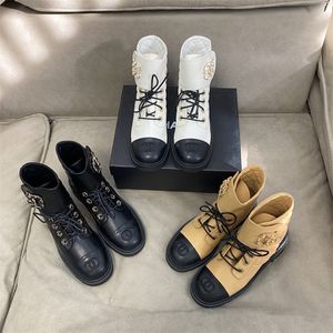 Botas de diseñador de lujo, zapatos altos con cordones para mujer, botas de caballero de tacón grueso, botas cortas Mary Jane con perlas blancas y negras, pajarita, tacones gruesos, botas Martin para mujer