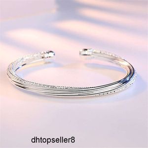 Top Bangle Timbre Modèles féminins Couleur Argent Twisted Line Bracelet Ouverture Bouche Mode Simple Voiture Fleur JewelryBangle {catégorie}