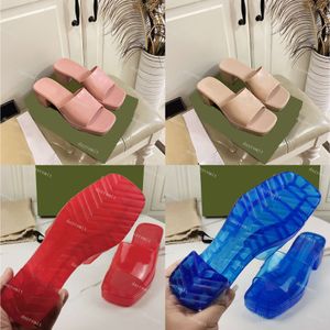 Jelly tofflor 1: 1 Kvinnor Sandaler gummi glider dupe aaaaa godisfärger utskrift Alfabetet fasta sandaler tjocka bottenskor plattform strand utomhus flip flop 5.5 cm