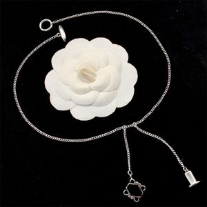 Collana da donna di moda Gioielli di design Collana con ciondolo di lusso Lettera Catene regalo per ragazze Eleganti ornamenti di marca Accessori da donna