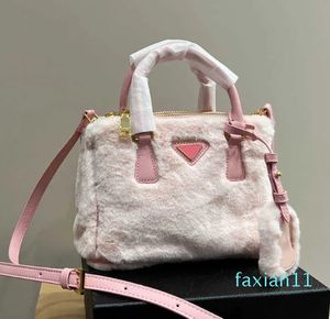 Het nya plus totes pbag triangel designer vinter kvinnor designers handväska crossbody väskor stor kapacitet axel shoppare väskor mjuka plånbok 221221