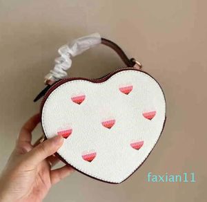 Designer Bags leather Shoulder bag Love designer bag Wallets Mini Crossbody Bags Phone Lady Luxurys Handbag Tiny Coin Chain Purses 220818