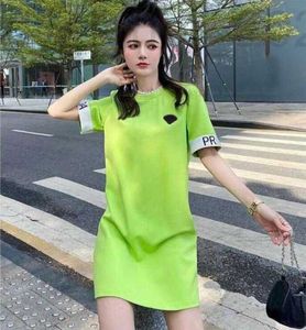 Grundläggande avslappnade klänningar Designer 2022 Paris Fashion Summer Womens Casual Dress Designer High-End Round Neck Sexig Women's Long T-shirt Luxury Triangle Paste