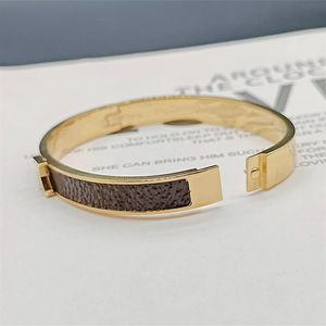 Titan Stahl Gold Rose Damen Armreif Damen Buchstabe V Leder Hochzeitstag Geburtstagsgeschenk Schmuck308f