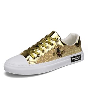 Gyllene glitter läderskor för bekväma plattskor avslappnade män snörning biet sneakers skridskor män zapatillas hombre för pojkar fest klänningsskor 38-44