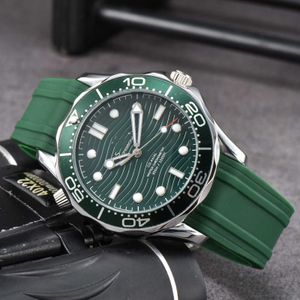 Fashion Omeg Watch 고급 디자이너 Mega Quartz Watch 유럽 브랜드 전체 기능 크로노 그래프 비즈니스 완전 자동 쿼츠