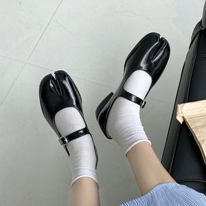 Dress Shoes Japanese Traf Ninja Tabi Mary Janes Women Belt Buckle Shoes Ladies Split Toe Trotters Mocasines Lolita JK Uniform Flats Female 230920