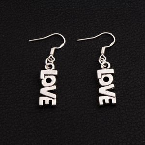 Orecchini con lettera LOVE in argento 925 con gancio per orecchio di pesce 50 paia / lotto Lampadario in argento antico E921 7 8x38mm220C