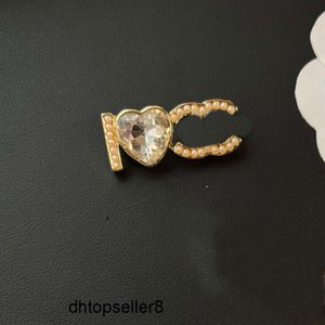 Toppkvinnor älskar stämpel diamant brosch 18k guld pläterad smycken vit rosa stift par brosches keltiska vintage broschs bröllop fest klänning tillbehör lyx present kategrul