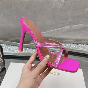 Rhinestone Terlik Amina Muaddi Tasarımcılar Ayakkabı 10.5 cm yüksekliğinde topuklu yaz sandaletleri kutu kadın makarası topuklular sandal yenilik bayan tasarımcı terlik