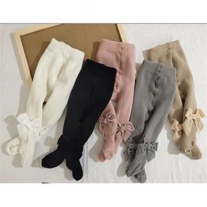 Leggings Tights 4pc Lot 0 2 år Barn Tjock Warm Winter Bowknot Tights Cotton Baby Girls Pantyhose Kids Spädbarn Sticked Collant 230920