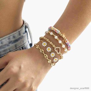 Bangle Cute Daisy Flower Beaded Bracelet for Women Soft Ceramic Heart Chain Charm Handwoven Stretch Rope Party Jewelry R230921
