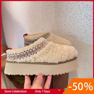 Thick soled plush slippers for female outerwear wearing 2023 new leather and fur integrated snow boots raised lazy half slippers