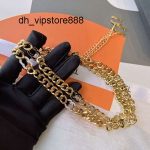 Top-Anhänger-Halsketten Marke Liebesschmuck Anhänger-Halsketten-Design für Damen Goldhalskette Modische schwarze Halskette Frühlingsschmuck Geschenk Lange Kette Damen-Liebeskette