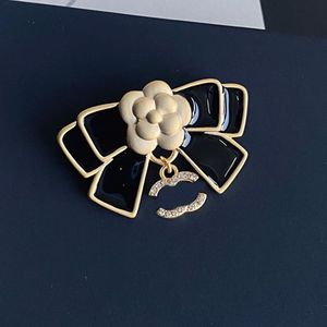 Womens Designer Brooches Gold Sier Plated Inlay Crystal Jewelry Brand Letter Brooch Charm Pearl Pin Marry Christmas Party Gift