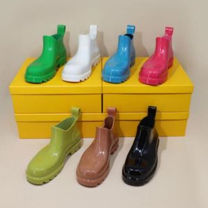 Rain Boots Rain Boots Kvinnor i Luxur Tjock Bottom Candy Color Women's Rain Galoshes Waterproof Jelly Short Boots 230920