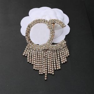 23ss 2color Luxury Brand Designer Letters Brooches Small Sweet Wind Tassels 18K Gold Plated Brooch Suit Pin Crystal Fashion Jewelr327C
