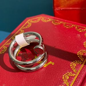 Ringdesigner ring diamantring fin smycken nagelring den hetaste stilens alla hjärtans julklapp