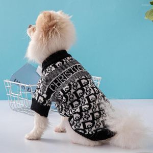 Roupas de vestuário para cães para cães pequenos Designer de luxo Suéteres para animais de estimação Pomeranian Chihuahuas Cat Clothing Supplies